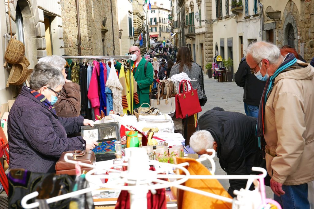 Home Mercato delle Pulci Arezzo